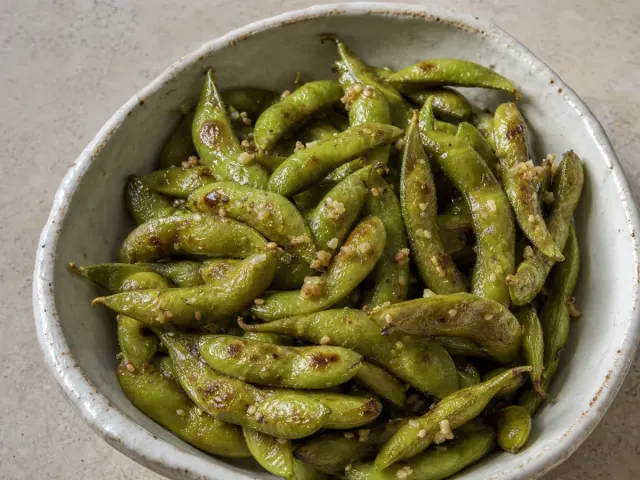 Edamame imbirowo-czosnkowe